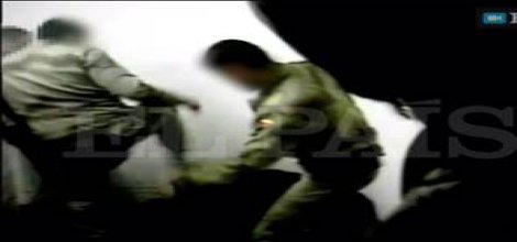 İspanyol askerlerden Iraklı mahkuma işkence video
