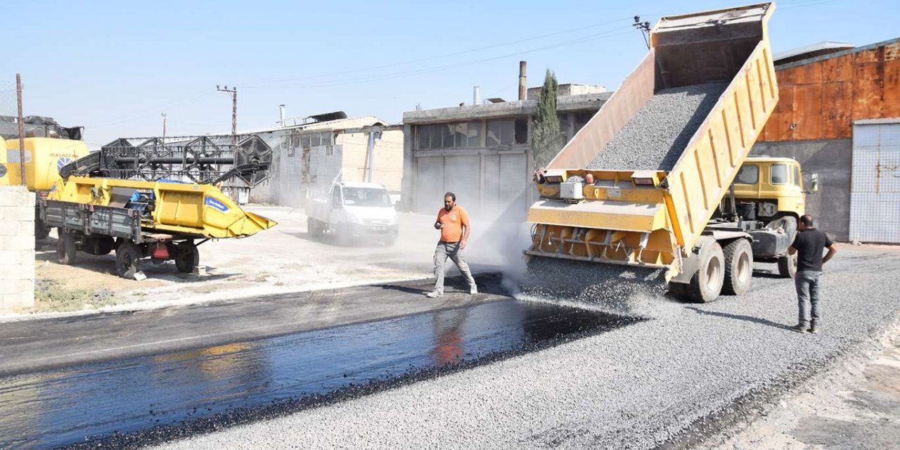 Viranşehir Belediyesinin asfalt çalışmaları sürüyor