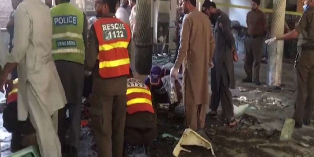 Pakistan’da bir medreseye yapılan bombalı saldırıda en az 7 kişi hayatını kaybetti