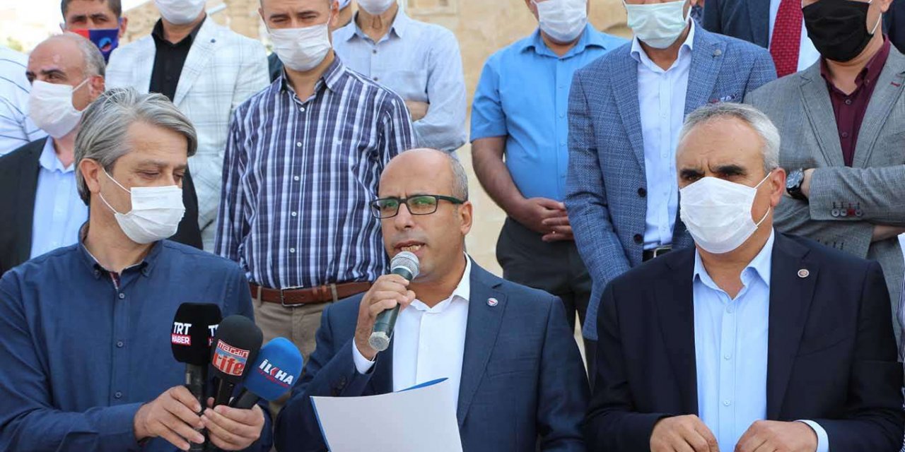 Macron’un İslam düşmanlığına tepkiler sürüyor