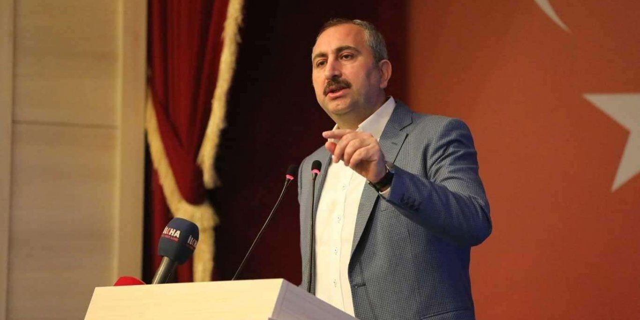 Adalet Bakanı Gül'den Charlie Hebdo dergisine kınama