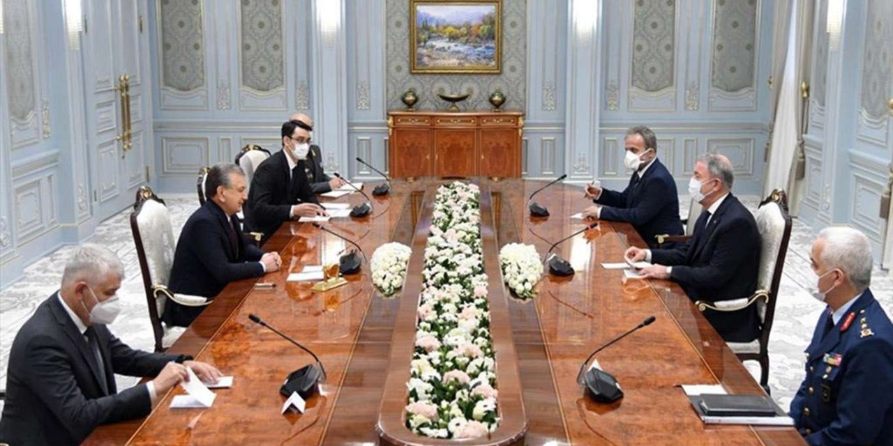 Milli Savunma Bakanı Akar Özbekistan Cumhurbaşkanı Mirziyoyev ile görüştü
