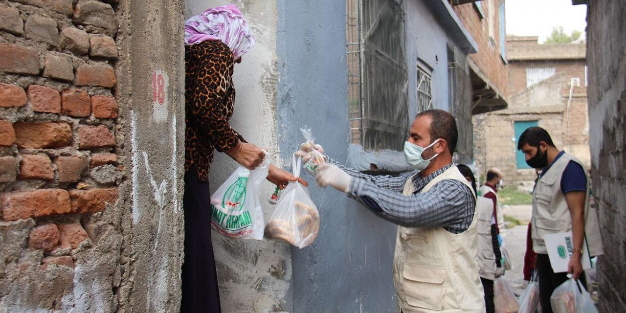 Umut Kervanı, Mevlit Kandili dolayısıyla on binlerce aileye yardım dağıttı