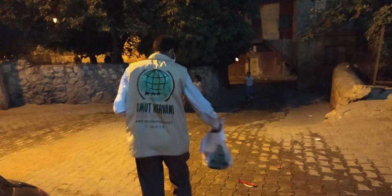 Mardin Umut Kervanı Mevlid Kandili münasebetiyle yardım kartı dağıttı