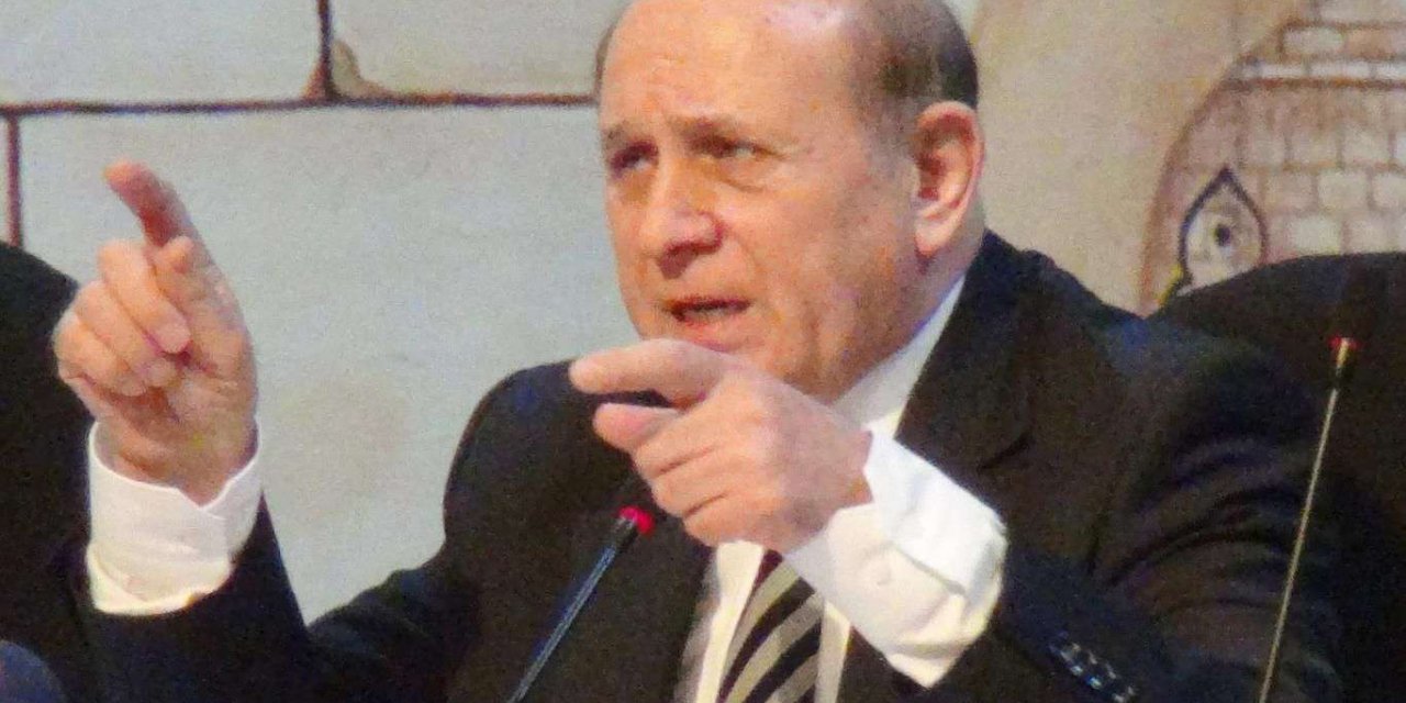 Burhan Kuzu Covid-19 nedeniyle hayatını kaybetti
