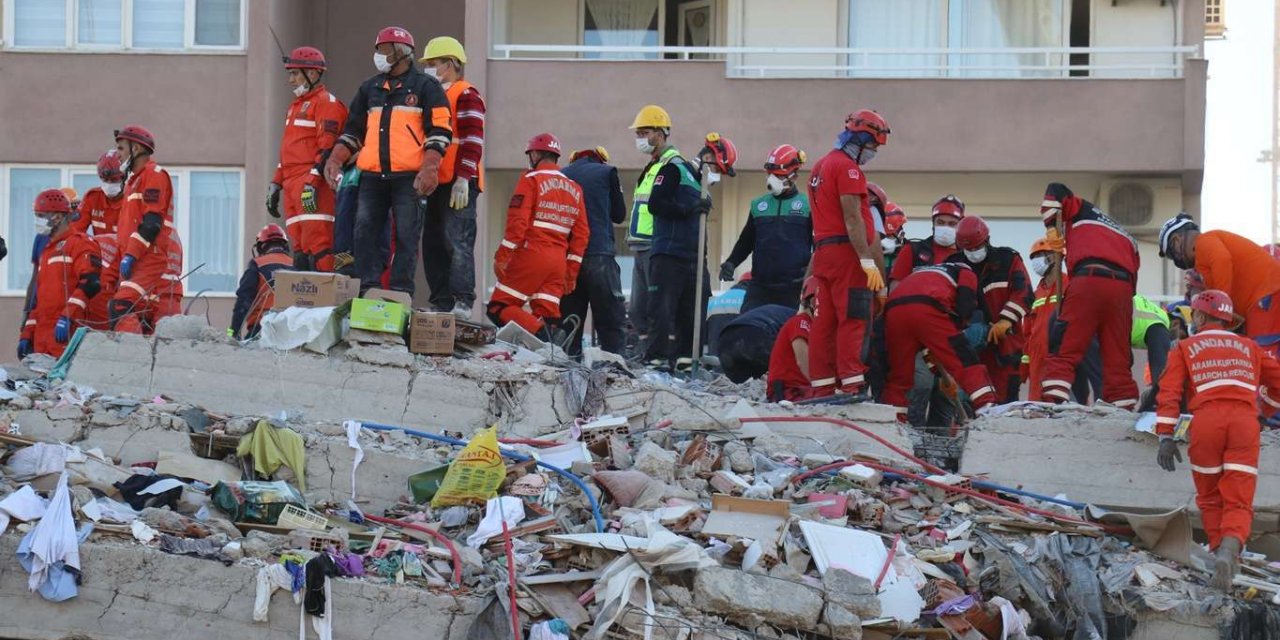 İzmir'deki depremde ölenlerin sayısı 58'e yükseldi