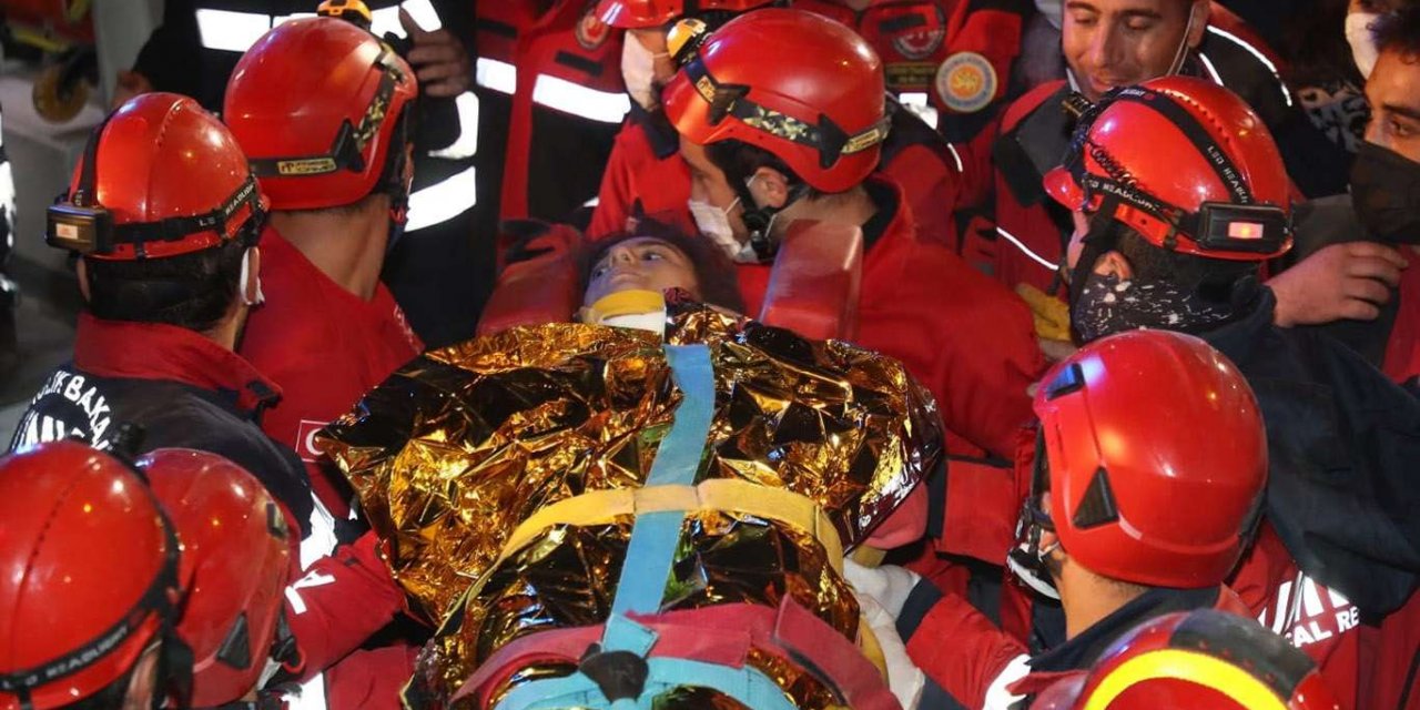 14 yaşındaki genç kız 58 saat sonra enkazdan sağ çıkarıldı