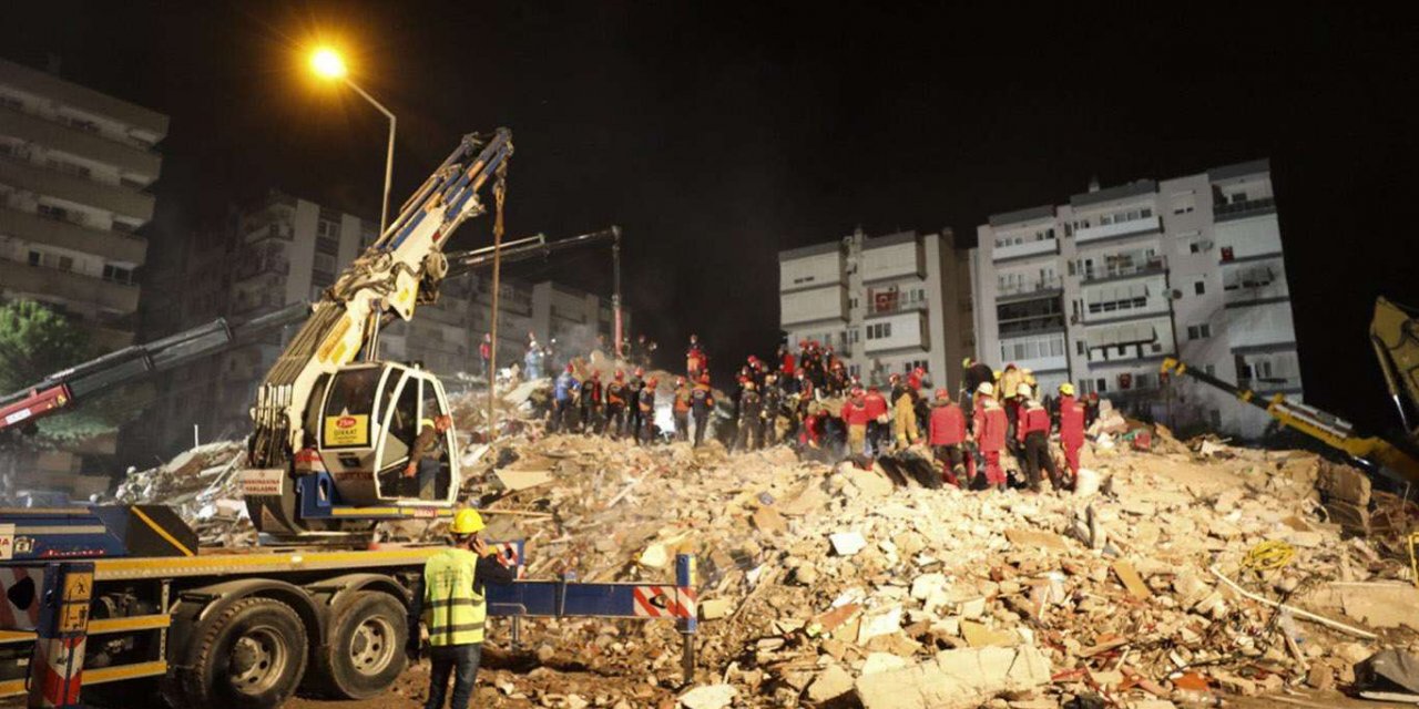 İzmir depreminde hayatını kaybedenlerin sayısı 79'a yükseldi