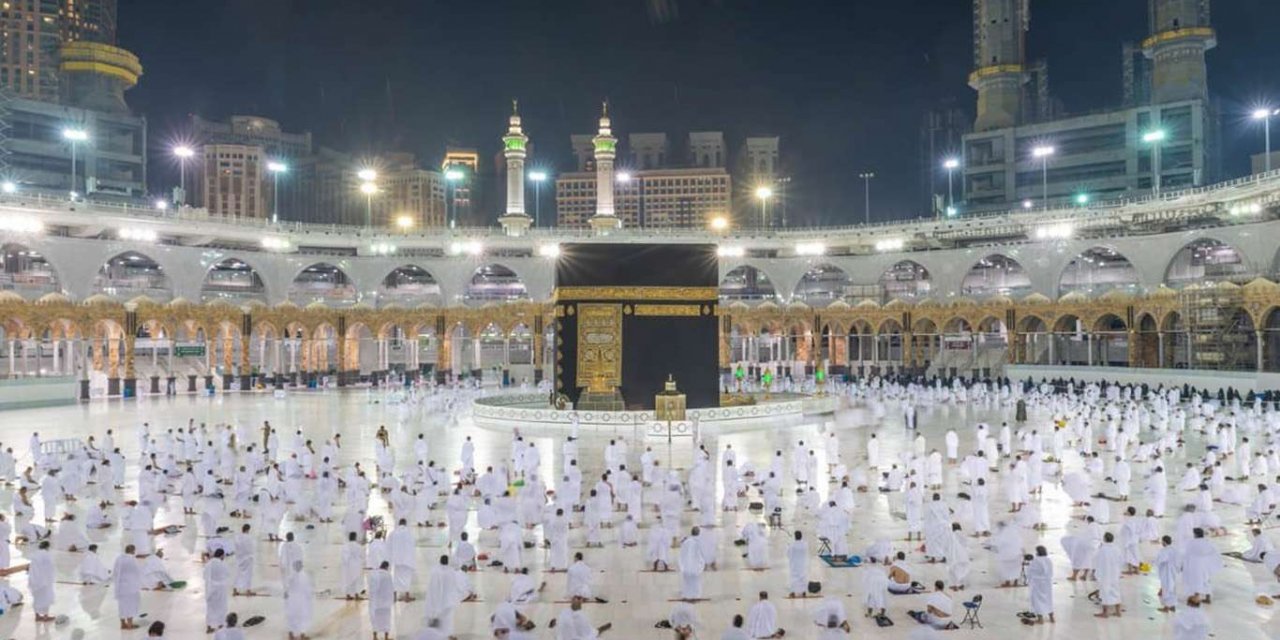 Yurt dışından ilk umre kafilesi 8 ay aradan sonra Suudi Arabistan'a ulaştı