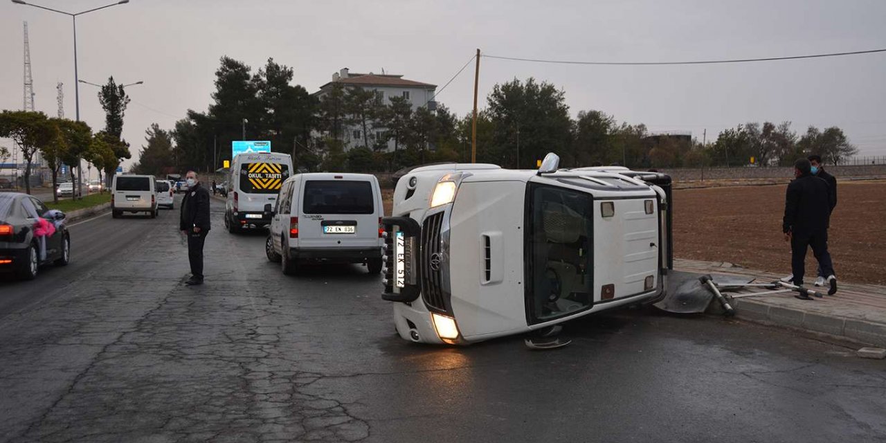 Batman'da takla atan araçtan burunları dahi kanamadan çıktılar