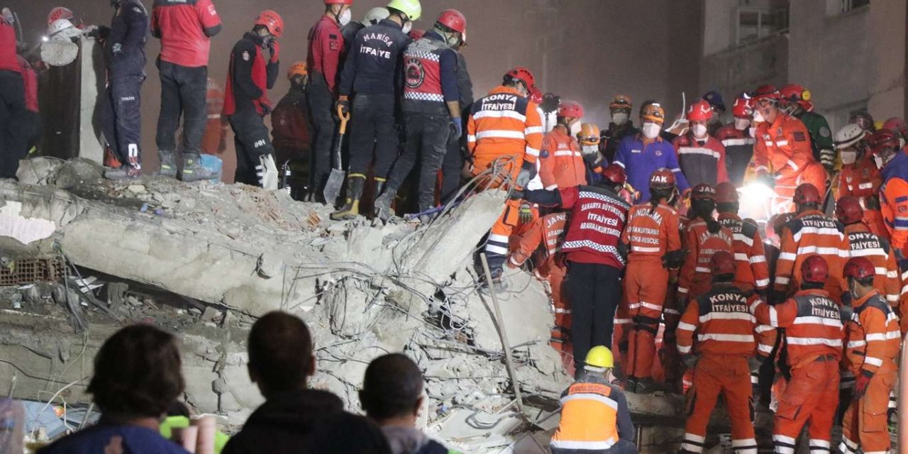 İzmir’deki depremde arama-kurtarma çalışmaları 81 saattir devam ediyor