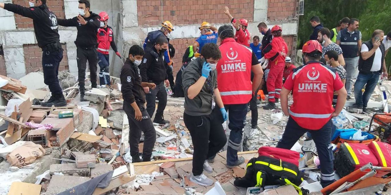 İzmir depreminde hayatını kaybedenlerin sayısı 100'e yükseldi