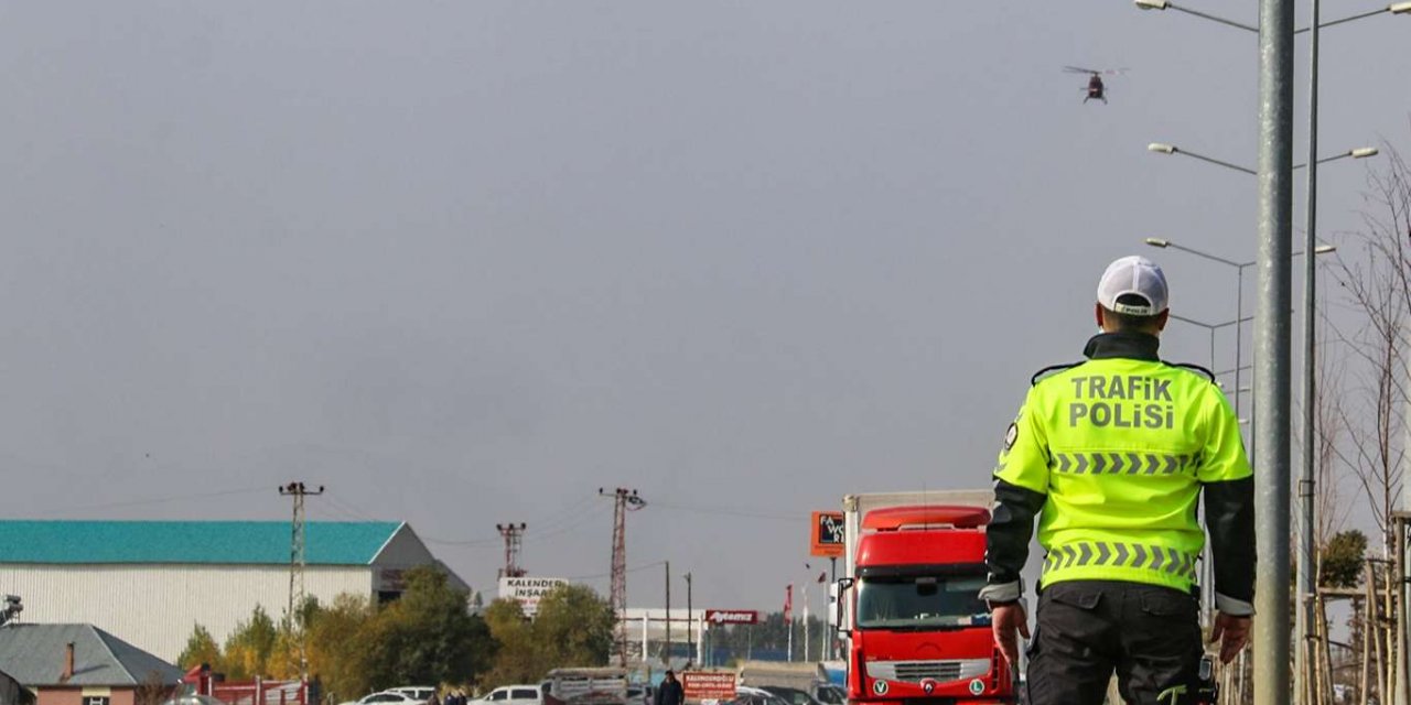 Ağrı'da helikopter ve drone destekli trafik denetimi yapıldı