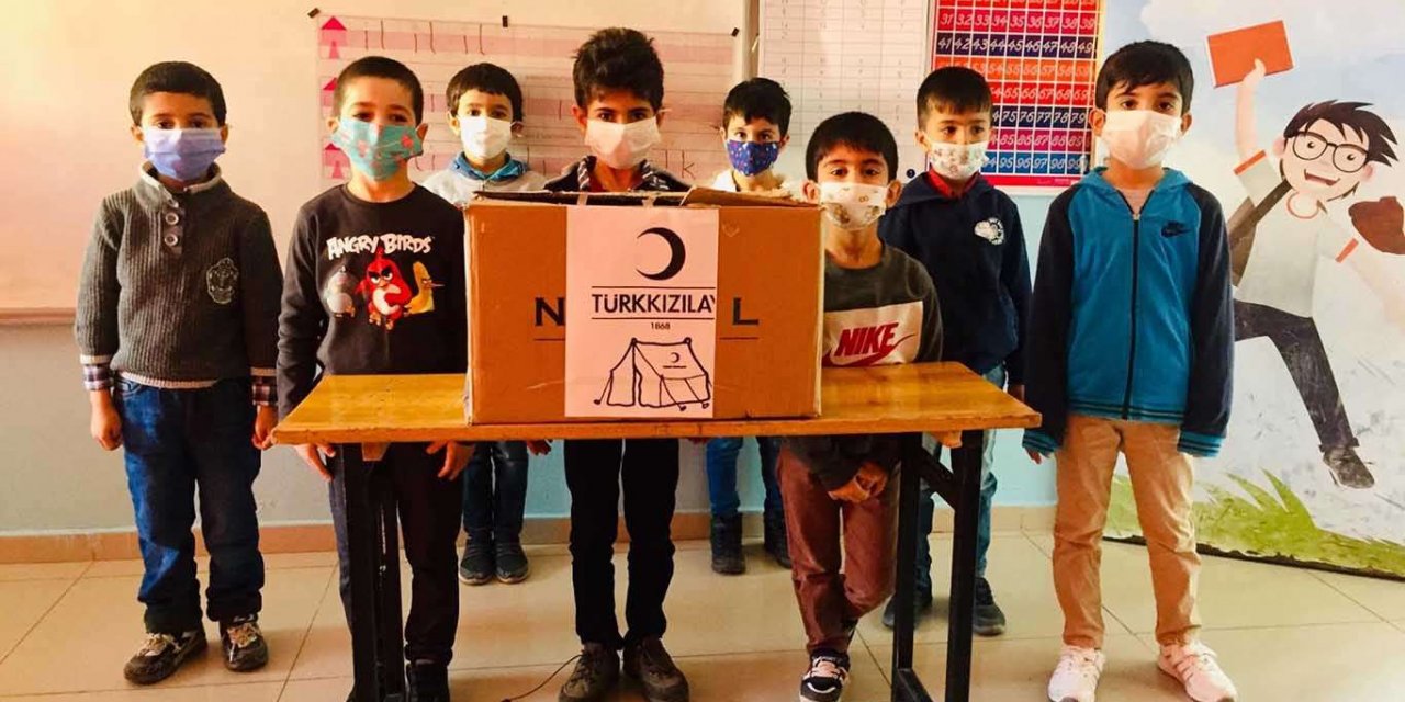 Minik yürekleriyle depremzedelere destek olmak için seferber oldular