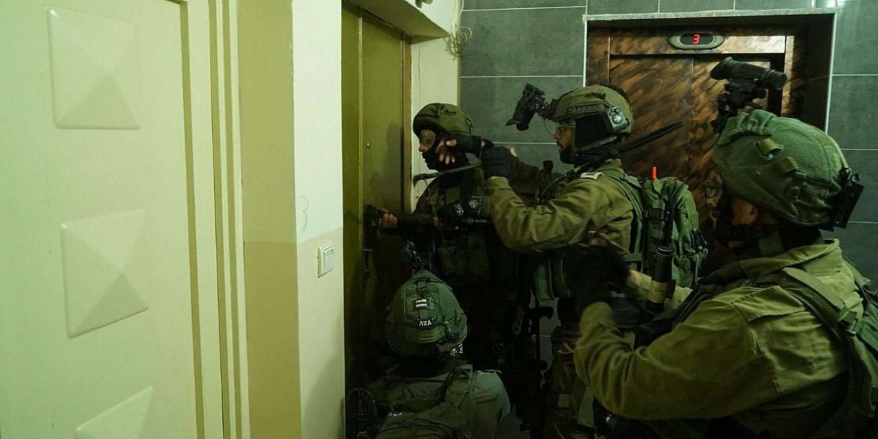 ZOF raids homes, kidnaps Palestinians overnight in W. Bank