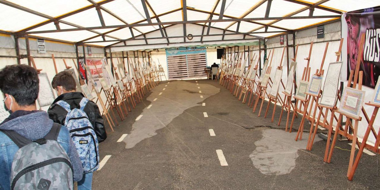 Van'da 40 Çizgi 40 Hadis sergisi açıldı