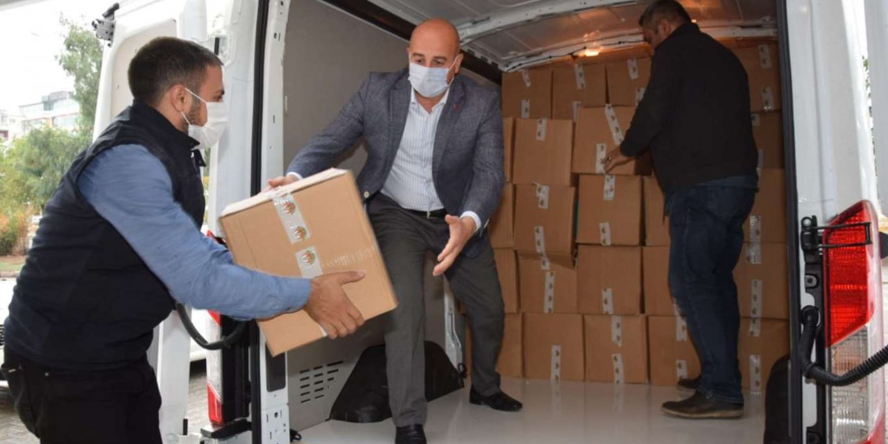 Viranşehir Belediyesi İzmir depremzedelerine gıda yardımında bulundu