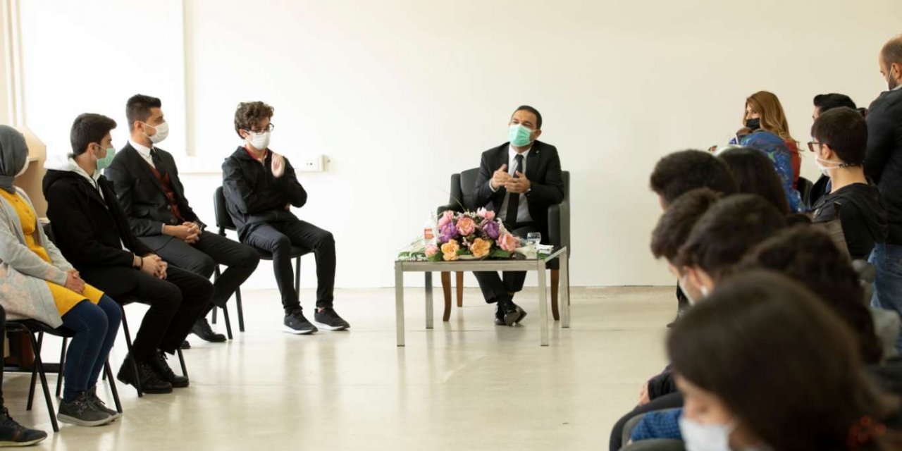 Başkan Vekili Aslan İMKB Fen Lisesi öğrencileriyle yemekte bir araya geldi