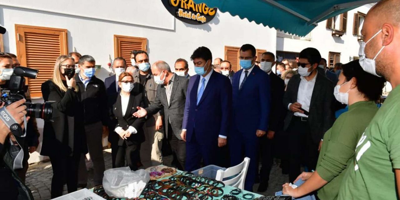 Bakan Pekcan, İzmir'de zarar gören esnafın borçlarının 1 yıl daha erteleneceğini söyledi