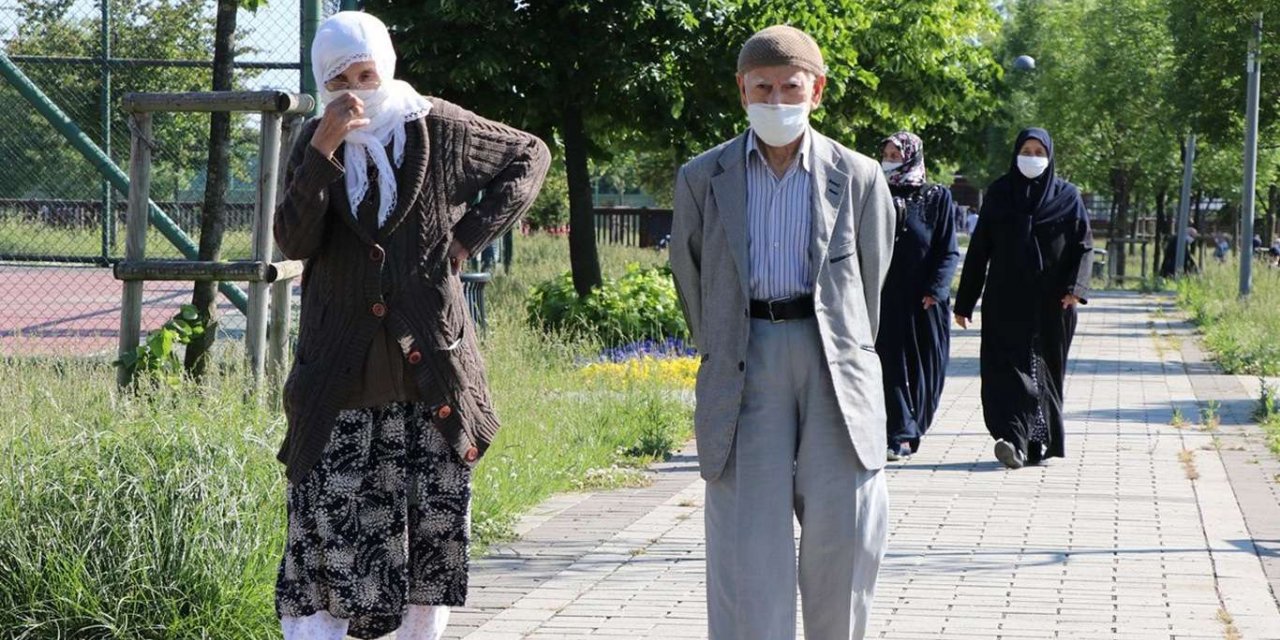 3 ilde 65 yaş üstüne sokağa çıkma kısıtlaması getirildi