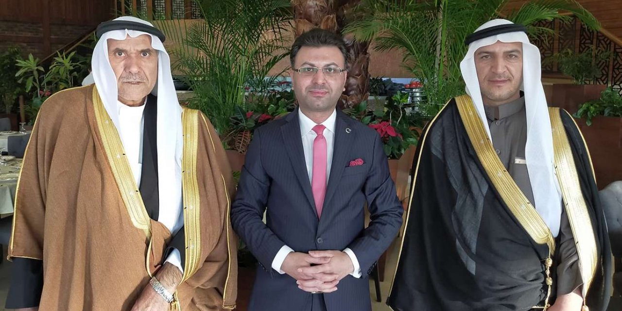 Suriyeli aşiret reisinin yöresel kıyafeti nedeniyle Meclis'e alınmadığı iddiası