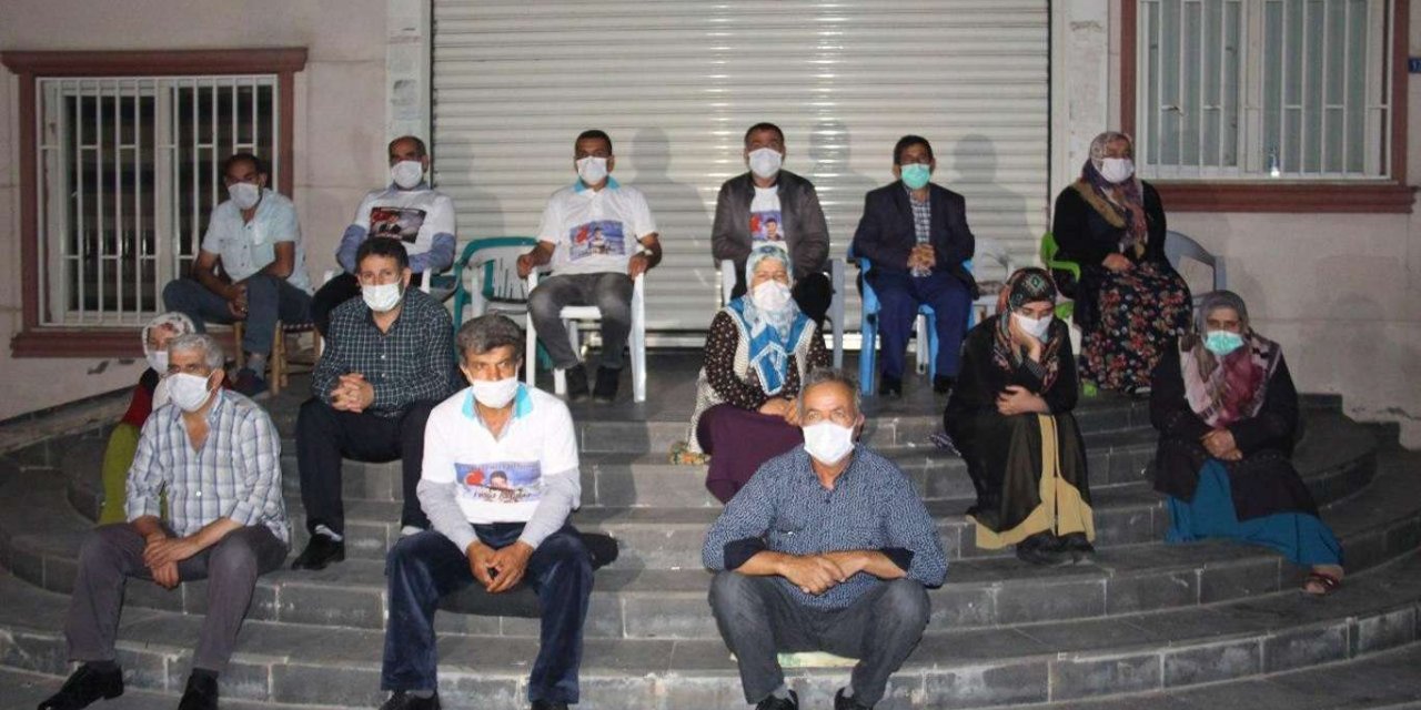 Evlat nöbetindeki 1 ailenin çocuğu daha teslim oldu