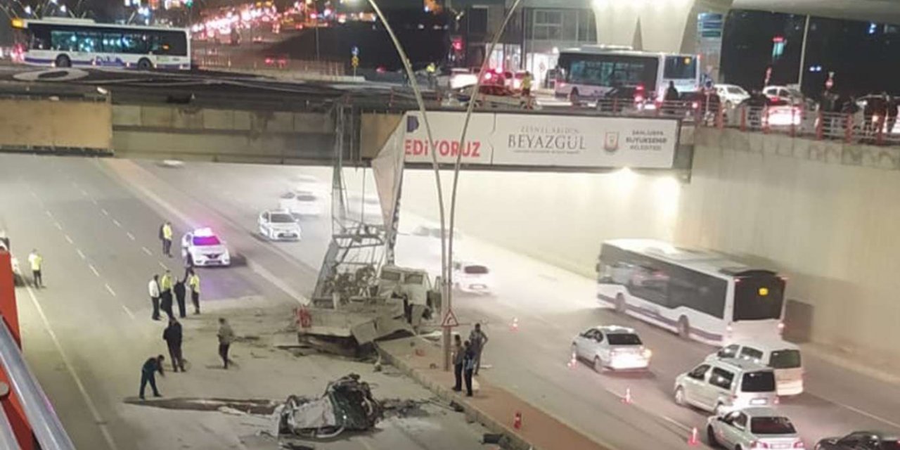 Şanlıurfa Narlıdere Köprülü kavşağında çimento yüklü kamyon köprüden otomobilin üzerine düştü: 2’si ağır, 5 yaralı