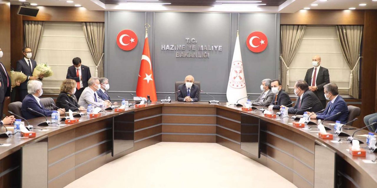 Hazine ve Maliye Bakanı Elvan görevine başladığını duyurdu