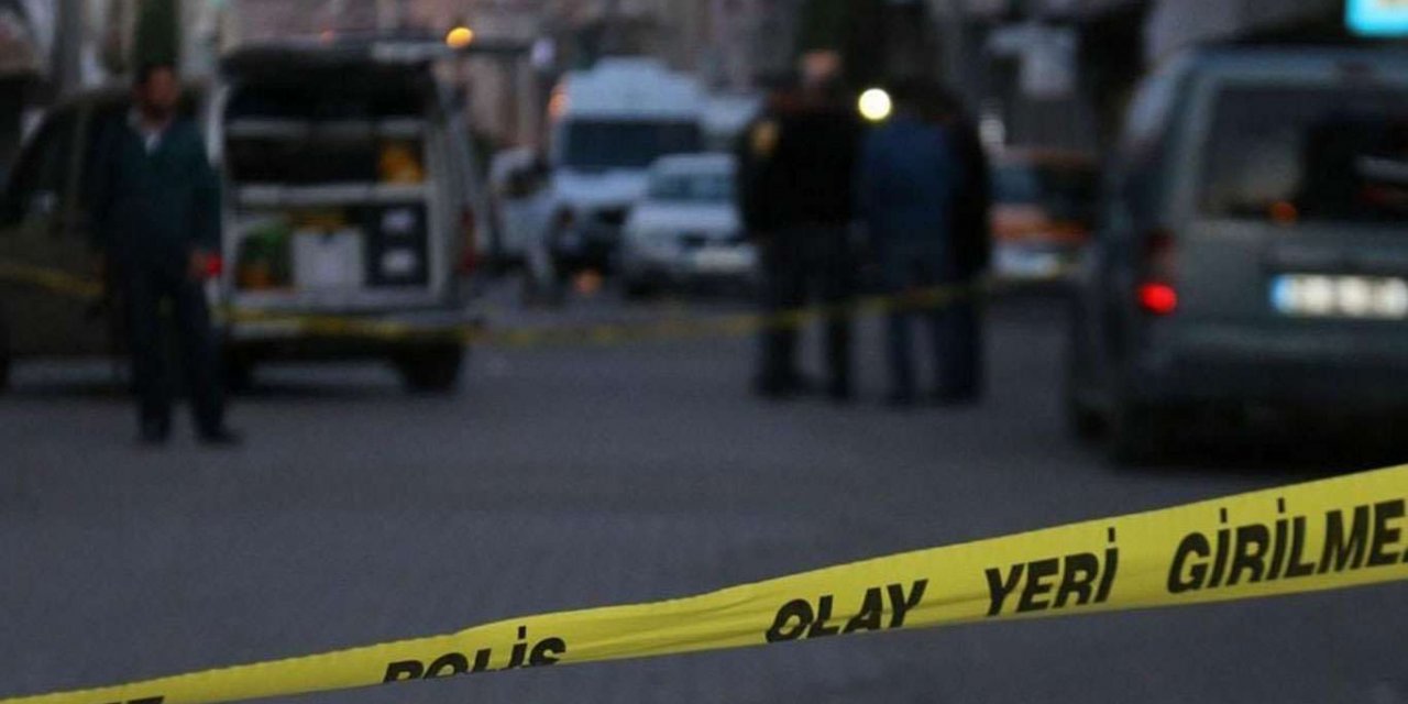 Nusaybin'de kaza yapan minibüs yolun ortasına devrildi