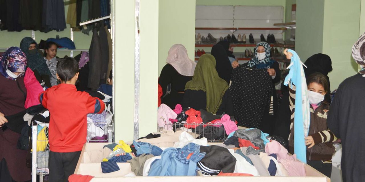 Batman Umut Kervanı yüzlerce aileye giyim ve ayakkabı yardımında bulundu