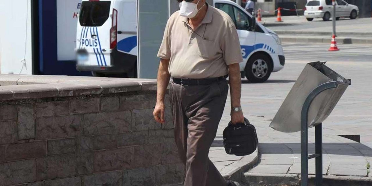 İzmir ve Manisa’da 65 yaş üstüne sokağa çıkma kısıtlaması getirildi
