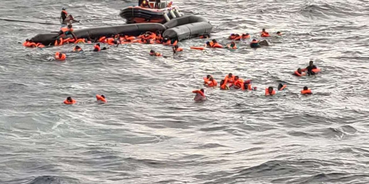 Akdeniz'de göçmenleri taşıyan bot battı