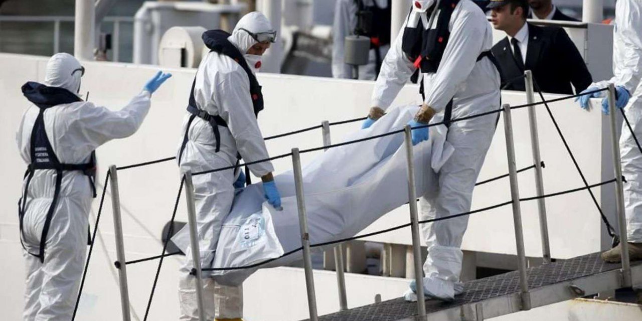 Libya'da batan göçmen teknesinde hayatını kaybedenlerin sayısı artıyor