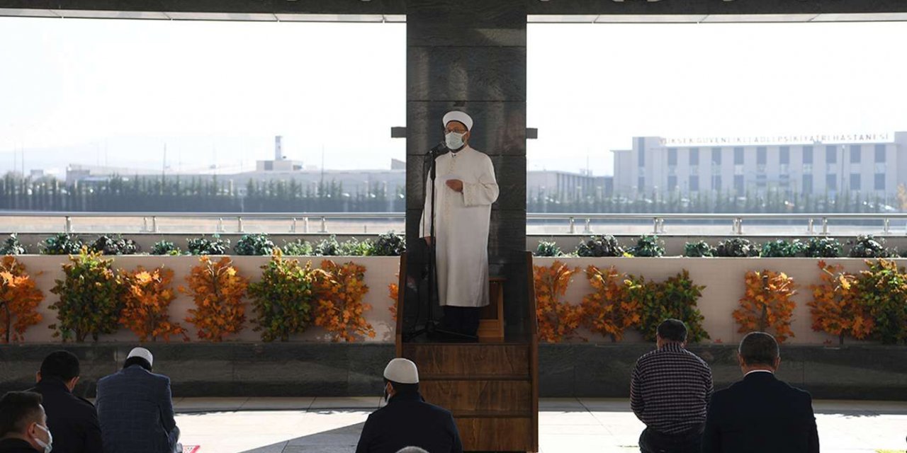 Diyanet İşleri Başkanı Erbaş Cuma hutbesinde namazın önemine dikkat çekti