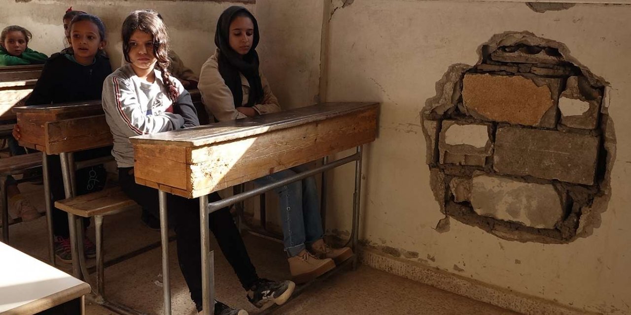 Resulayn'da öğrenciler zor şartlarda eğitimlerini sürdürüyor