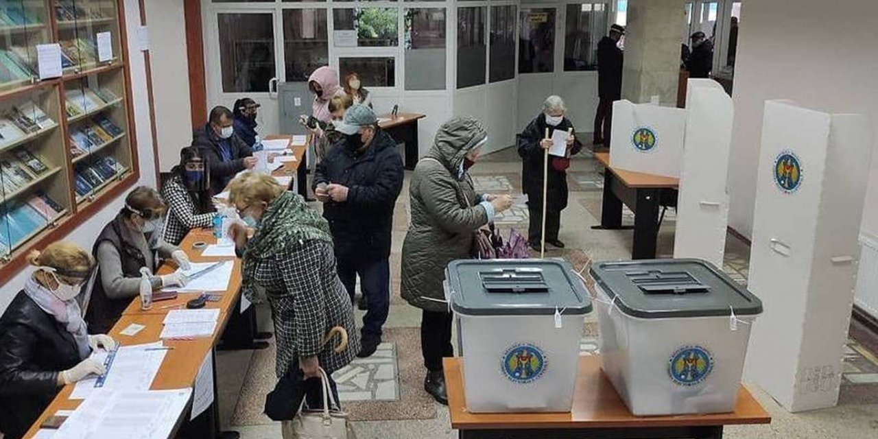 Moldavians casting ballots for second tour of presidential election
