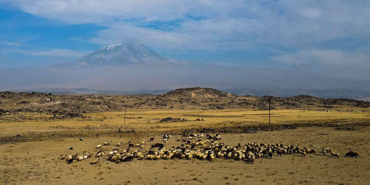 Ağrı Dağı'nın sisle kaplı hali havadan görüntülendi