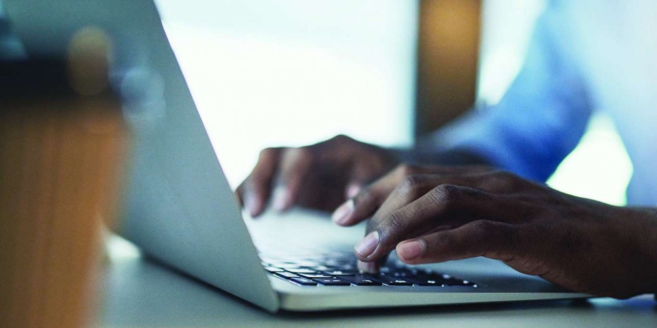 Uzun süreli bilgisayar kullanımı karpal tünel sendromuna neden oluyor