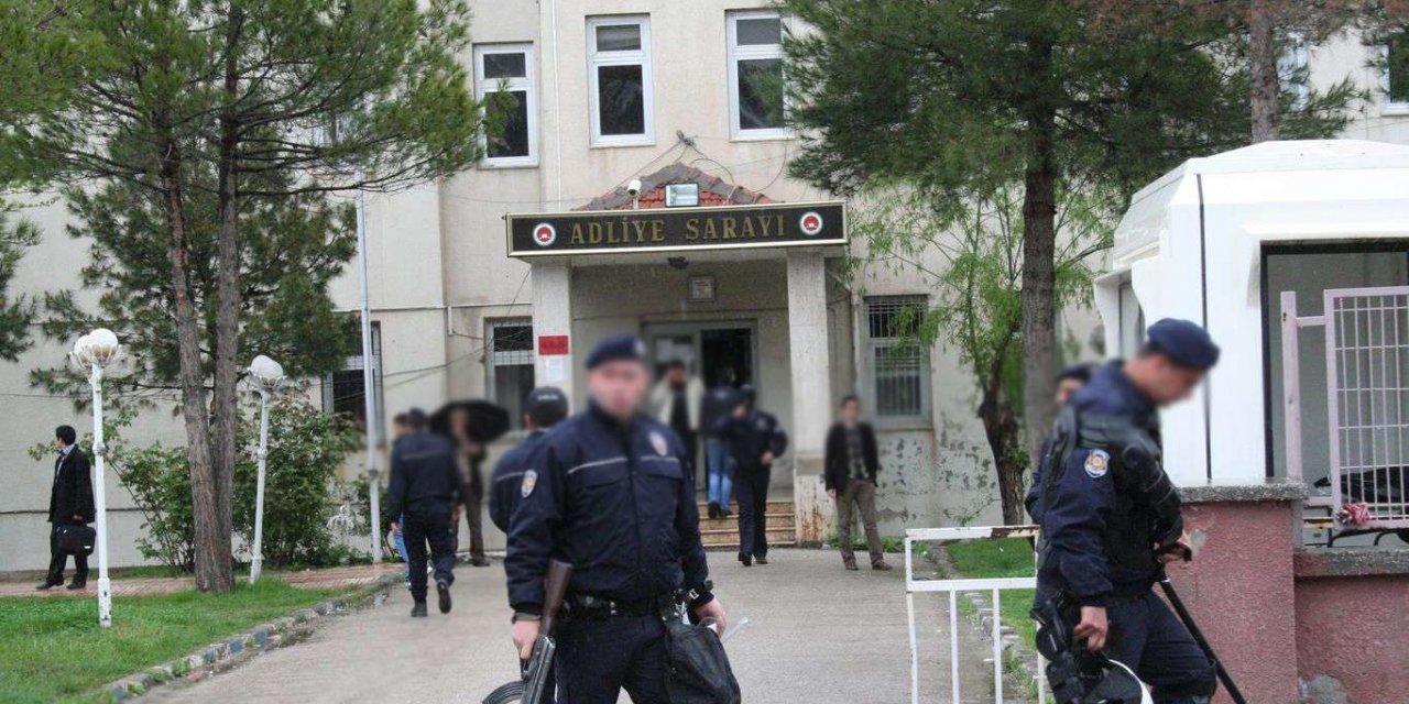 Diyarbakır'da çok sayıda avukat gözaltına alındı