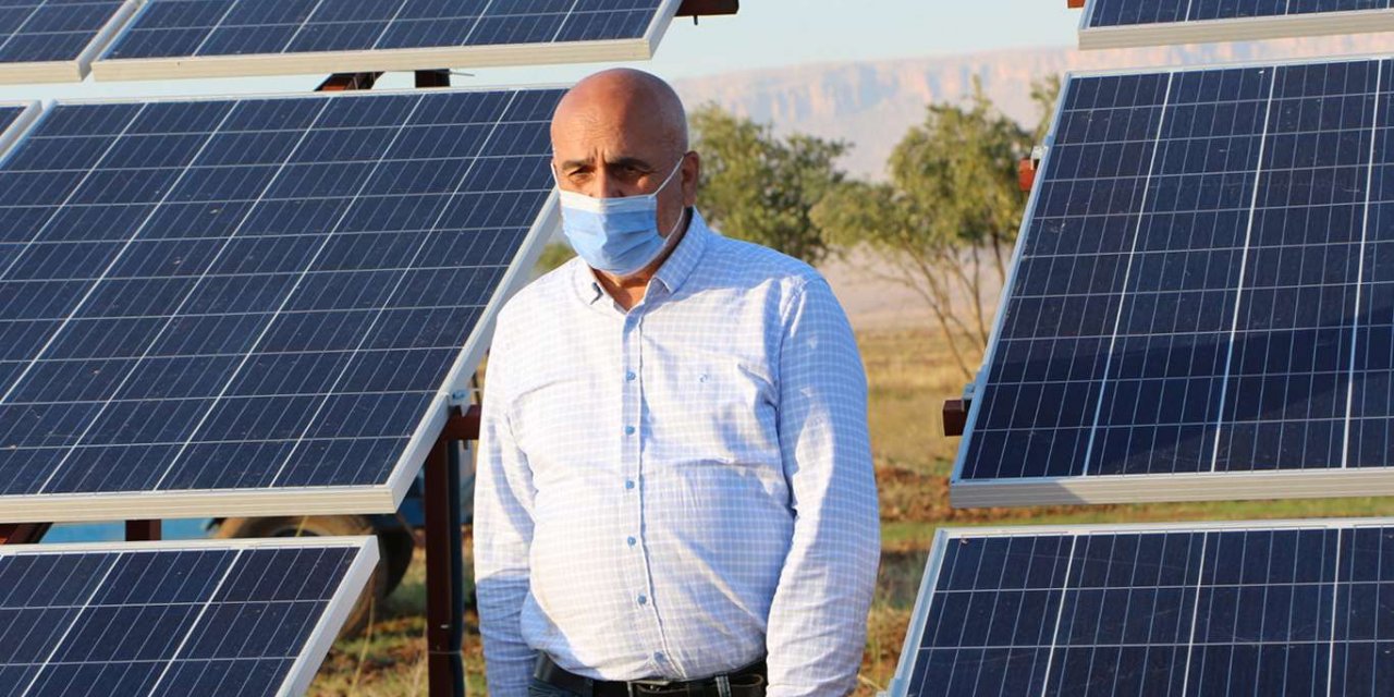 ​ Yıllar sonra köyüne dönen emekli öğretmen sıfır maliyetle çiftçilik yapacak