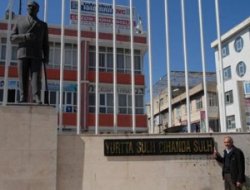 ’Ne Mutlu Türküm Diyene’ tabelası kaldırıldı video