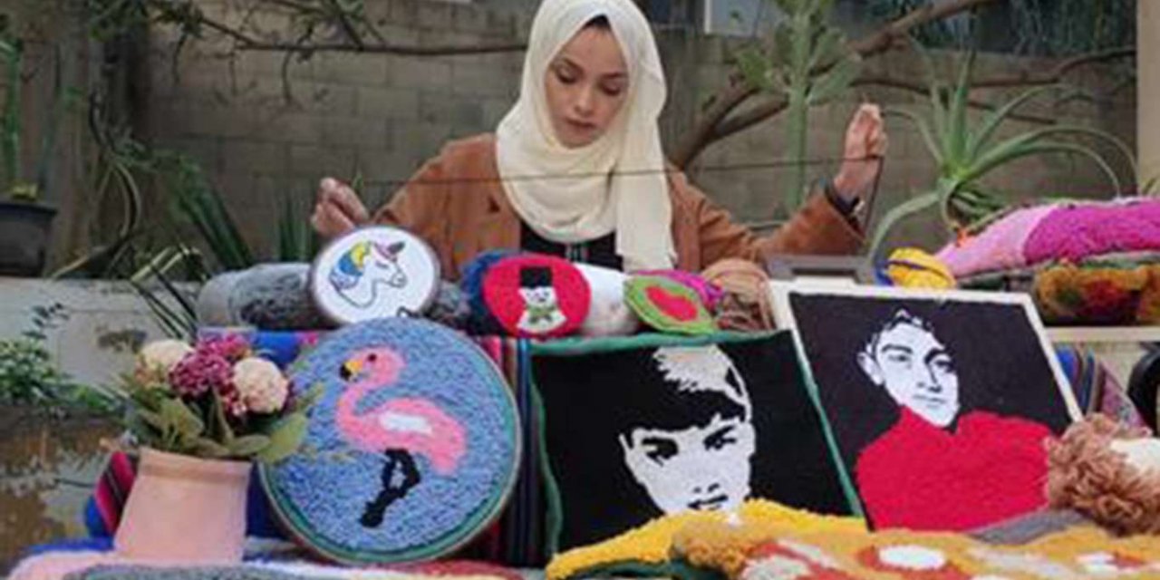 Filistinli Aya Magari hatıra resimlerini "yün ve iplik" aracılığıyla somutlaştırıyor