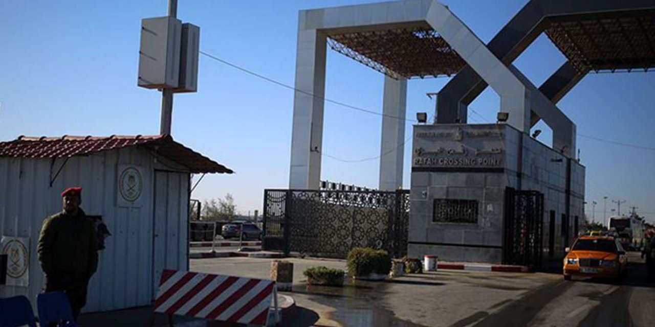 Refah Sınır Kapısı geçici olarak açıldı