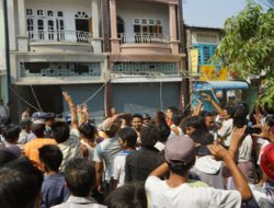 Arakan'da camilere saldırılar