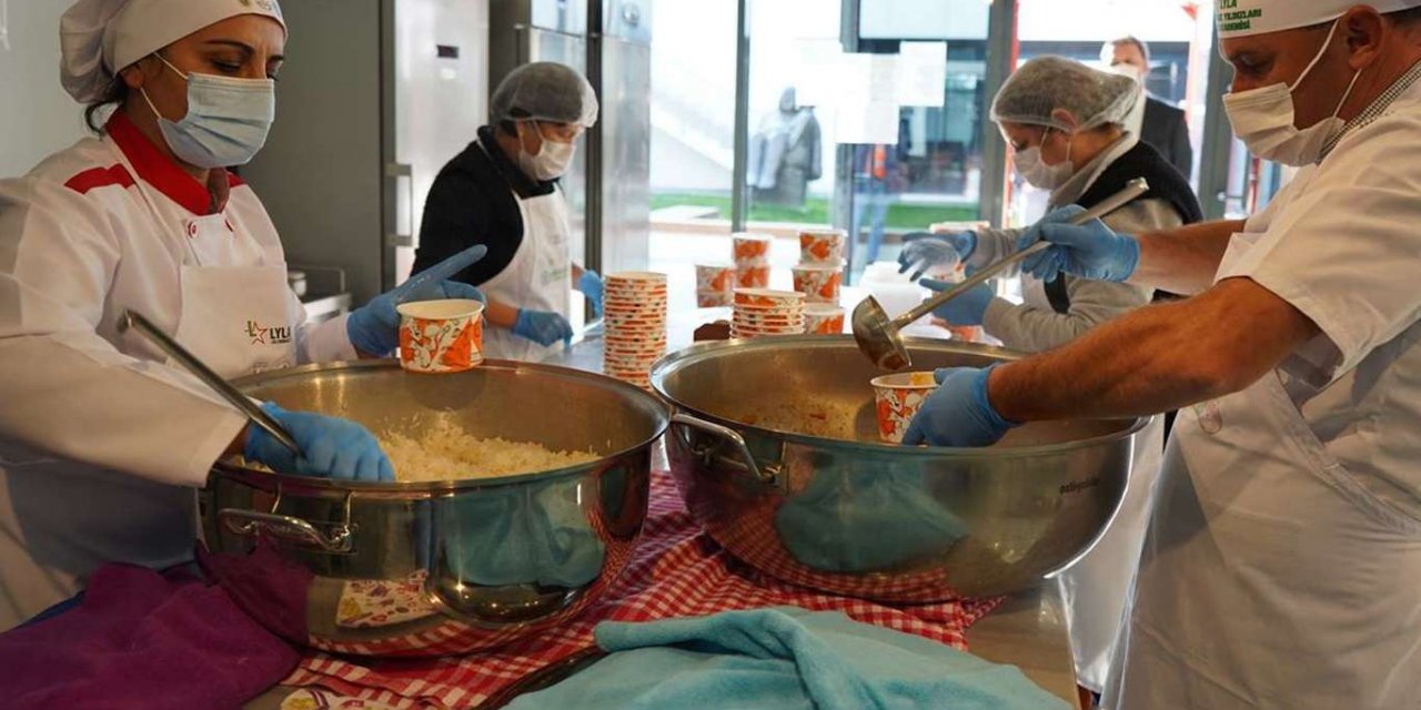 İstanbul'da ihtiyaç sahipleri için sıcak yemek projesi başlatıldı
