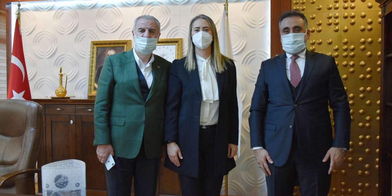 Milletvekillerinden Mardin Artuklu Üniversitesi rektörüne ziyaret