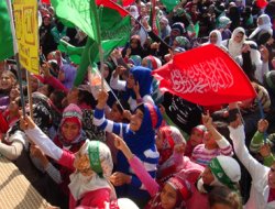 Ahmetli köylüleri biatını tazeledi