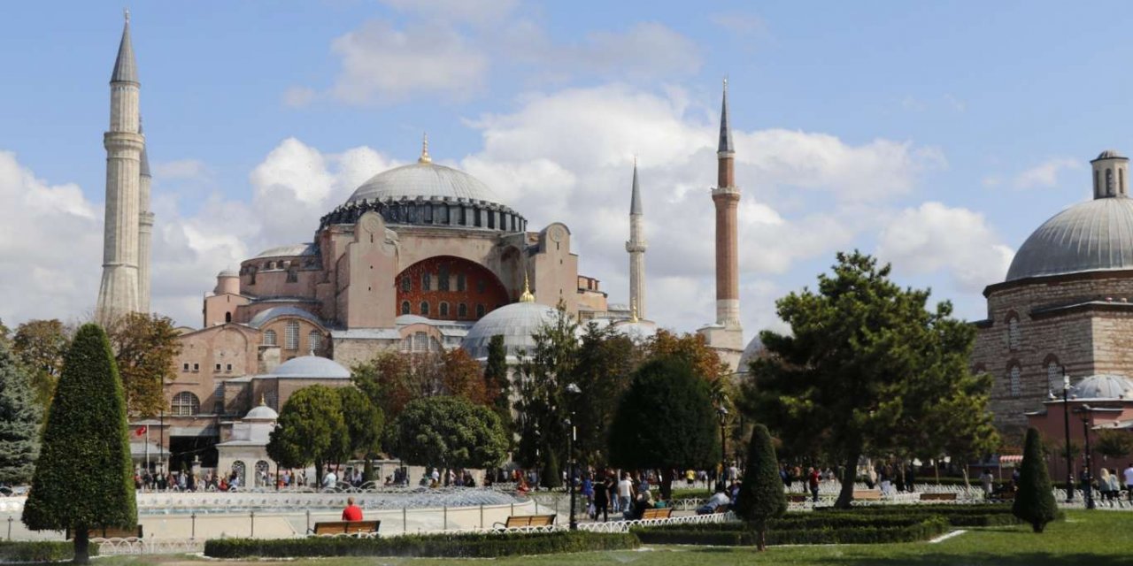 Ayasofya’nın hat levhaları bakıma alınıyor