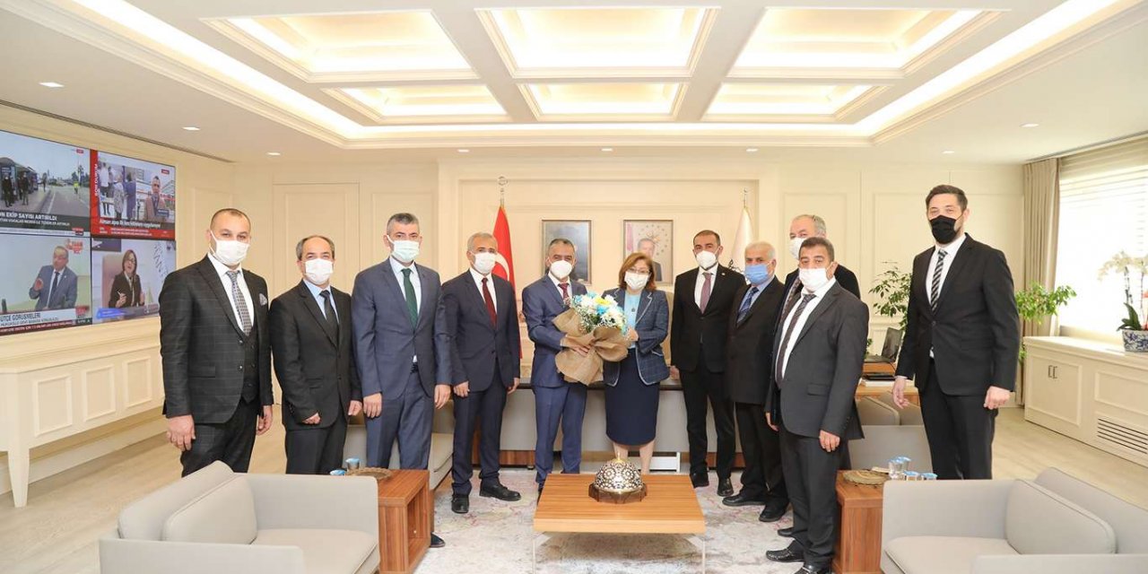 Gaziantep’te öğrenci servisi esnafına bin 500 TL destek