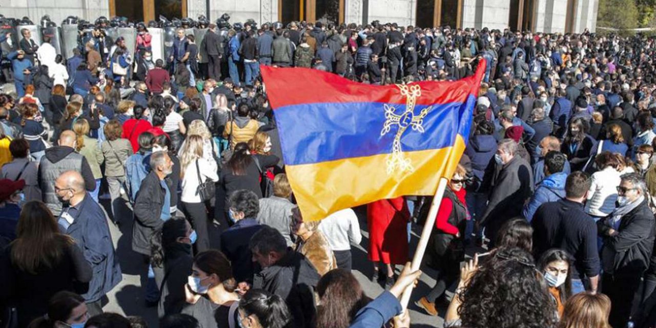 Ermenistan'da sular durulmuyor